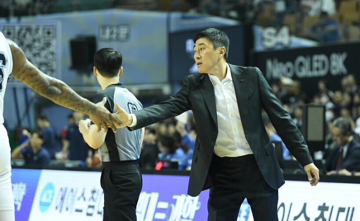 [KBL 개막전] 승자의 환호, 패자의 한숨…감독들이 남긴... 