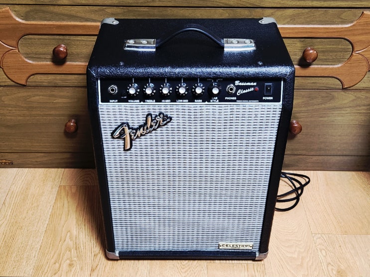  미오가 학교에서 쓰는 베이스 앰프 Fender Bassman Classic (Fender BMC-20CE)