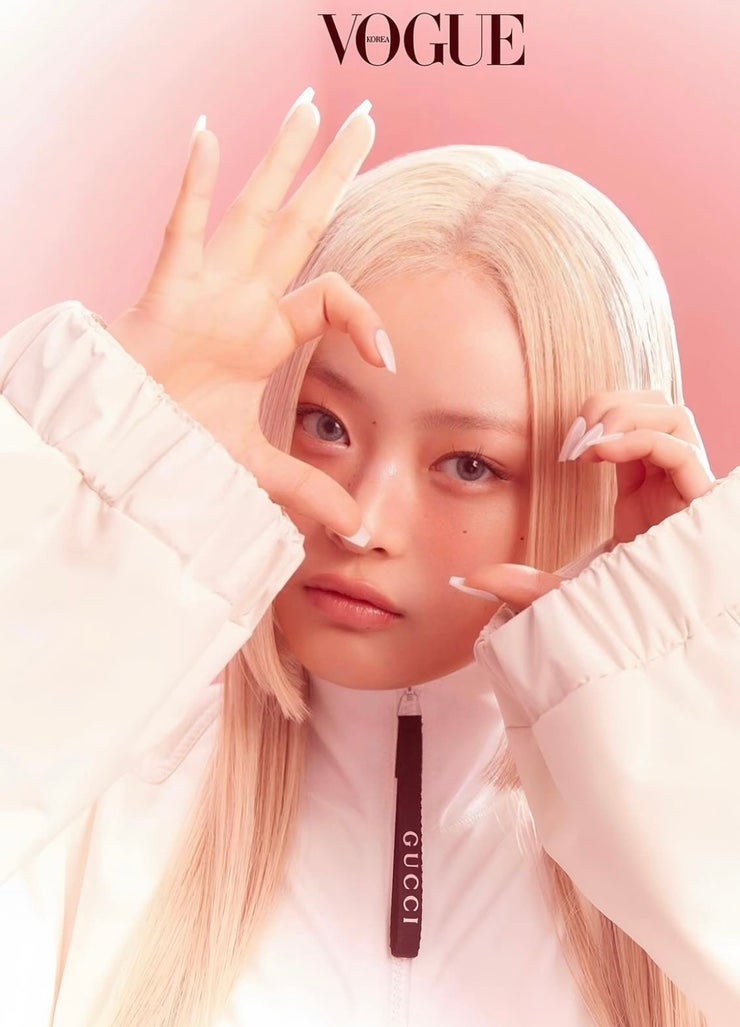 NewJeans ハニのプラチナブロンド＆オレンジヘアカラー分析 ✨ アイドルカラーを真似る：ブリーチ、カラーリング、黒染め落とし