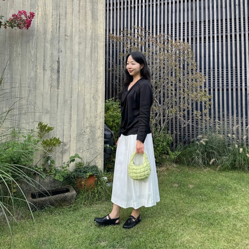 가을 데일리룩 OOTD (코스 블라우스, 썸제이, 쿠에른 블로퍼, 컬러바이넘버, 자라 새틴스커트)