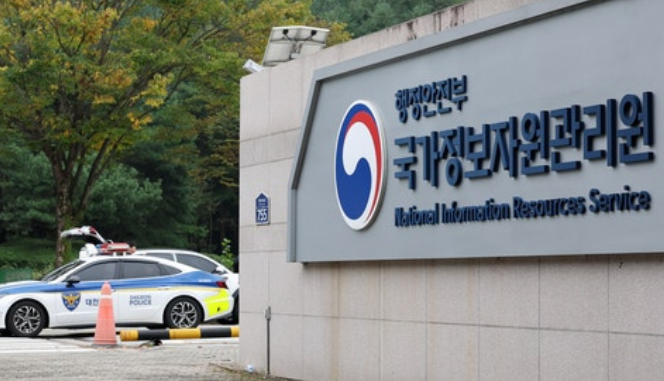 투신 <b>사망</b>한 국가<b>전산망</b> 장애 <b>담당 공무원</b>…"화재 수사... 