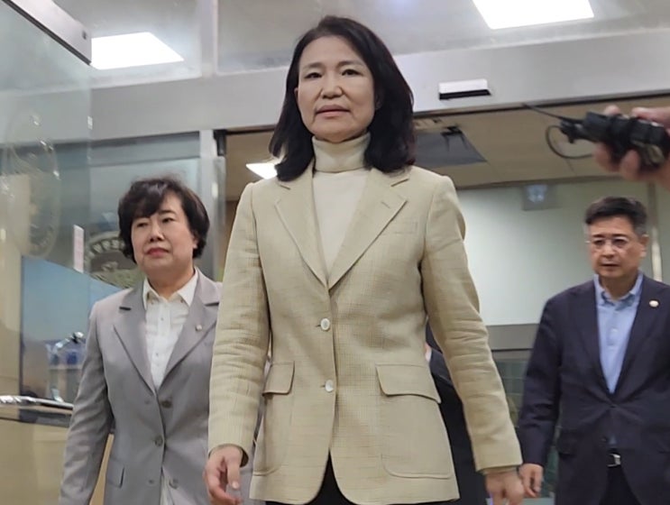 법원, <b>이진숙</b> 석방…"경찰 <b>체포 적법</b>하나 이미 조사 충분"