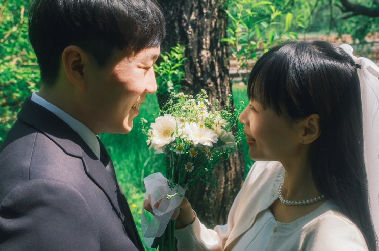  [안온 작가님과 웨딩 스냅 촬영] 뚝딱이는 눈물만 흘려.. 스튜디오 촬영 예약 전 꼭 스냅을 한 번은 찍어보길 추천..