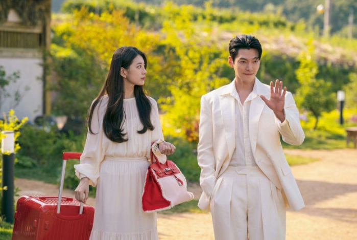   “1회 보고 껐다” vs “의외로 재밌다”넷플릭스 기대작 ‘다 이루어질지니’, 호불호 폭발한 이유