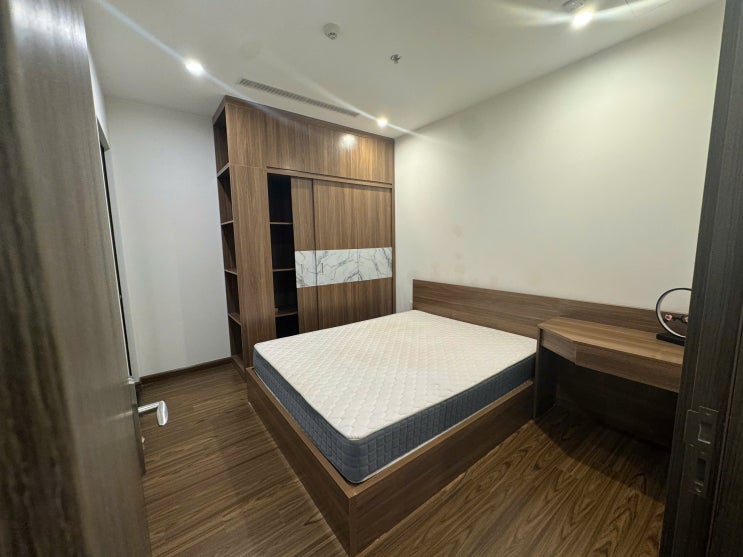  하노이 웨스트포인트 W3동 75m2 2룸 풀옵션 2000만동 ( Vinhomes Westpoint ) 좋은 아파트 임대 알려드립니다