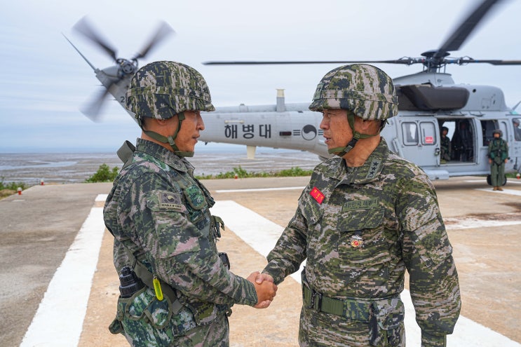 해병대사령관, 추석 맞아 서해 최전방 <b>우도경비대</b> 작전지도 및... 