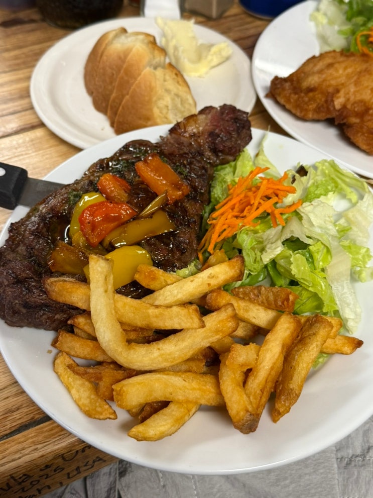  캐나다 옐로나이프 맛집 블록스 비스트로!