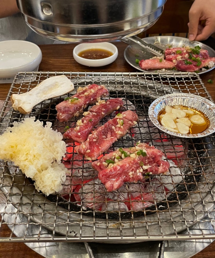  10년 전 가격 그대로?! 가족 모임, 회식으로 최적인 가성비 최고 인덕원 고깃집 <두툼한가> 후기