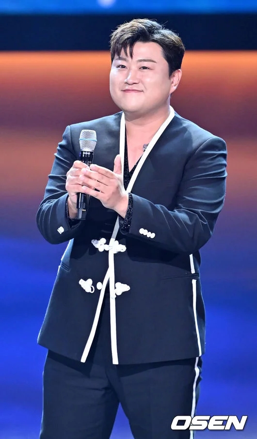 <b>김호중</b>, 출소 1년 남았다…"노래 이유 깨달아" <b>복귀</b> 시사