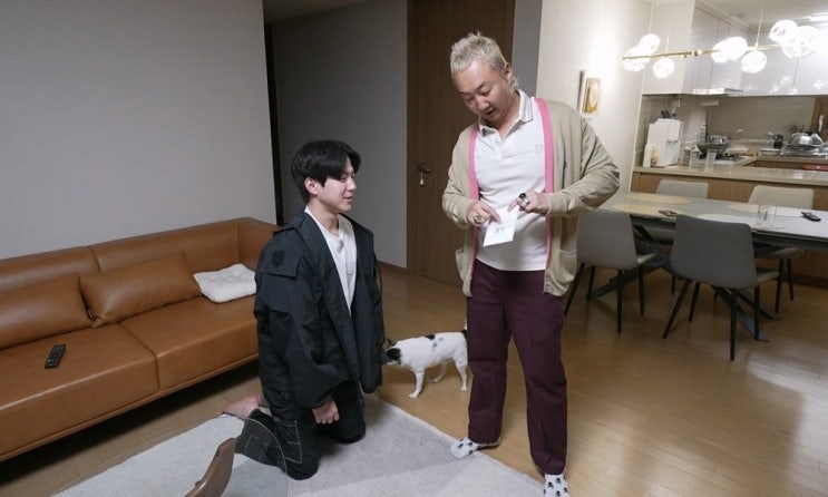  나혼산 이성우 청첩장 공개…도운, 무릎 꿇고 ‘가보로 두겠습니다