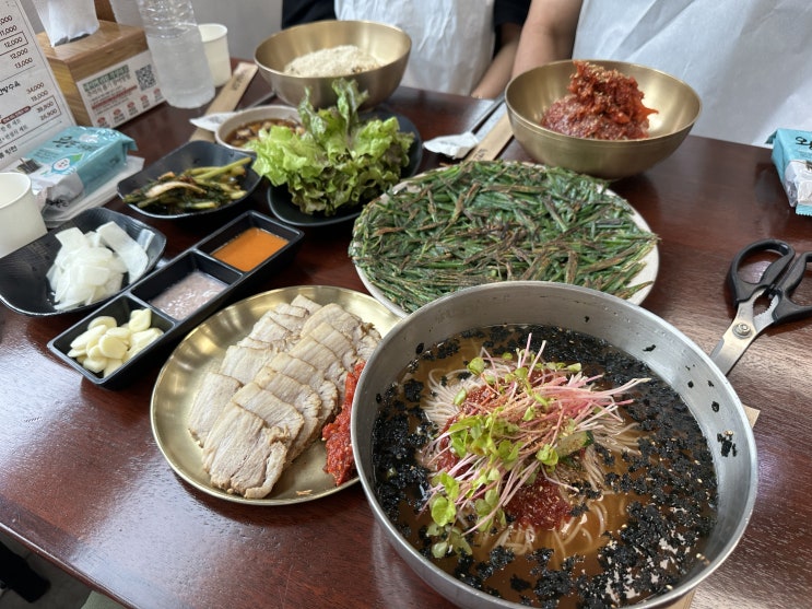  흑돼지 수육과 즐기는 충주 맛집 남한강 막국수 중앙탑 본점