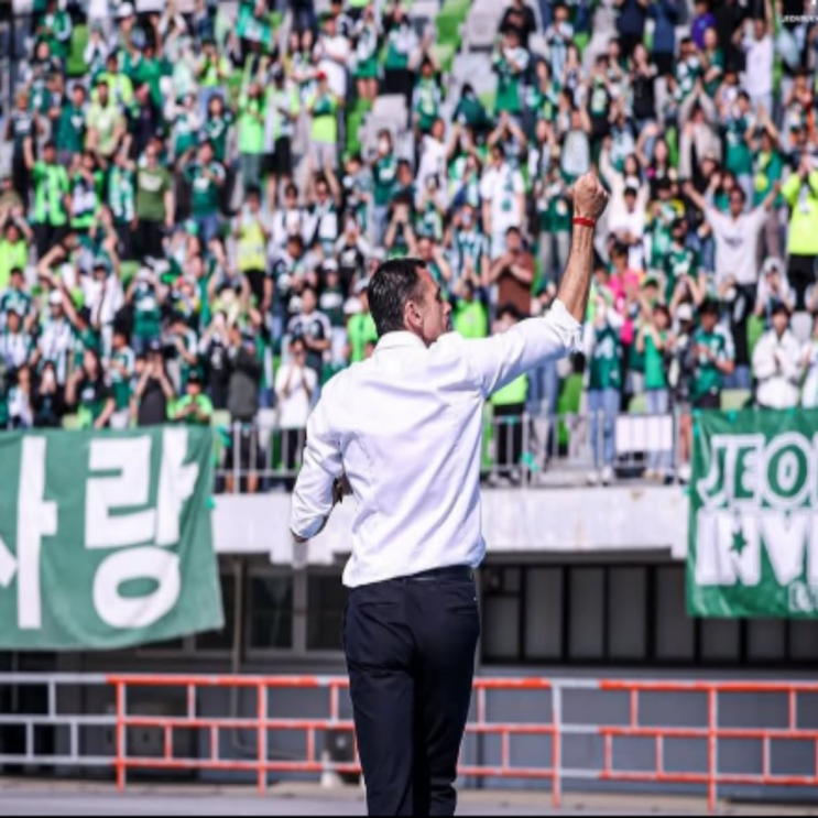 오심 편파판정논란은 이동준 주심이 했는데, 왜 전북 포옛 감독이 징계 위기에 처해야 하는건지?? 게다가 감독상 후보 제외 위기까지?? 어디 신판한테 항의를 하냐는 징계인가??