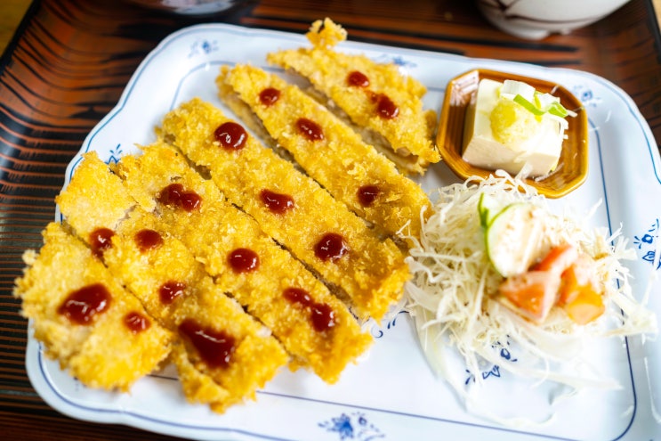  오키나와 맛집: 중부 온나 푸른동굴 근처 맛있는 돈카츠 정식 Koraku by 석영작가