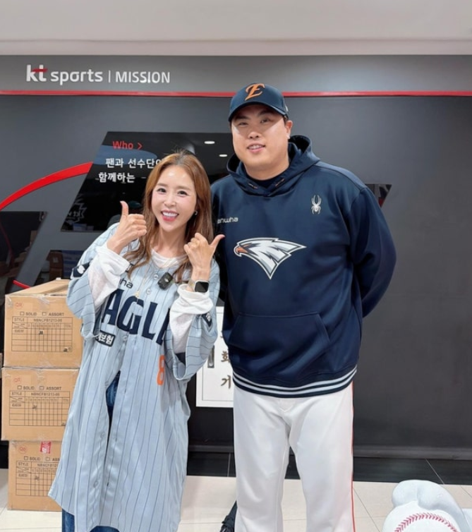   신지, ‘거포 노시환’ 향한 찐의리! 에일리와 야구장 직관까지“콘서트 와줬으니, 이번엔 내가 간다!” 한화팬 감동