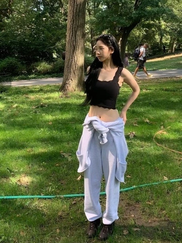  "꾸안꾸 Y2K" 카리나 뉴욕 힙스터룩 섹시미 패션