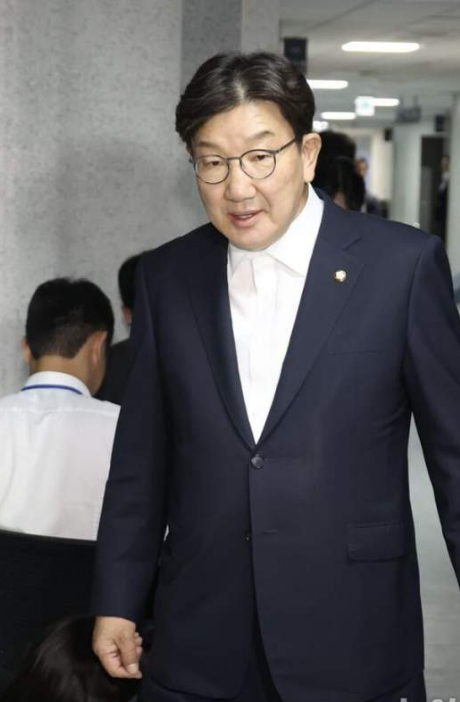 통일교 의혹 <b>권성동</b> 근황, <b>엉터리 소설</b> 옥중 메시지, 모든 혐의... 