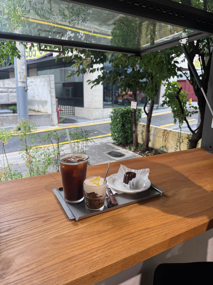  학동역 노트북 작업하기 좋은 카페 추천 '파퓰러커피로스터스'
