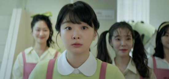   ‘백번의 추억’ 김다미, 7년의 시간이 만든 눈빛 연기… “이게 바로 감정의 깊이”“그리움, 설렘, 후회까지… 단 한 장면으로 다 보여줬다”
