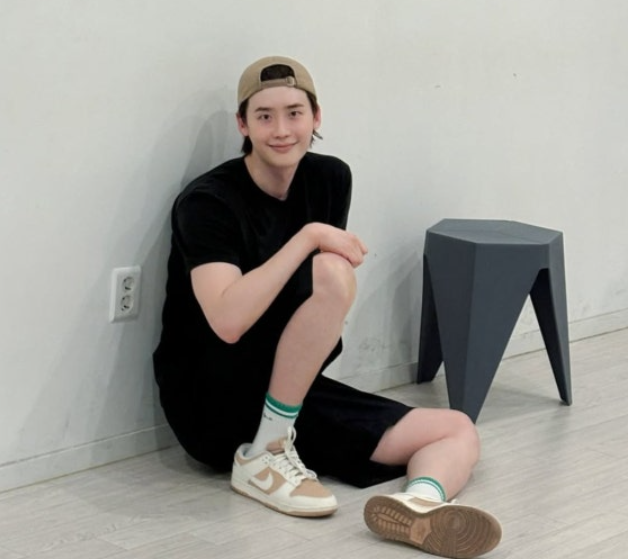   이종석, 여전한 ‘소년미+훈훈美’ 폭발…“세월이 빗겨간 남자”