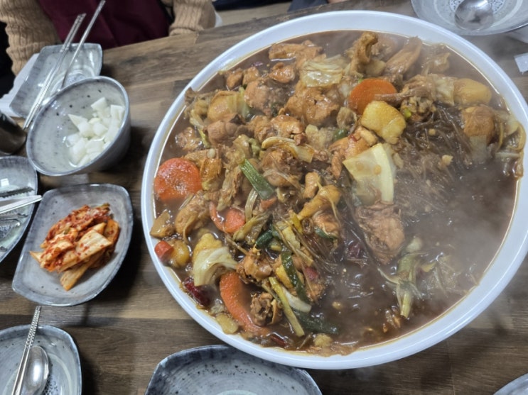  안동구시장 안동찜닭 맛집 『 안동 유진찜닭 』 찜닭 1.5마리 솔직후기 (Feat. 블루리본 맛집)