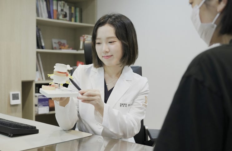  윤빛한의원 수원영통 척추관협착증 치료