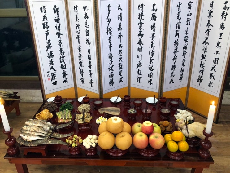  추석 음식 차례상 홍어 수육 전 LA갈비 잡채 게장 나물 짬뽕 등