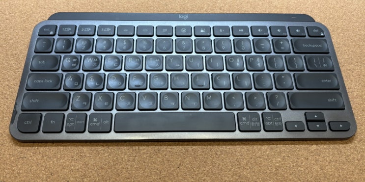  로지텍 MX Keys Mini 3년 실사용 후기: 업무 효율 높여주는 장점과 구매 전 꼭 알아야 할 단점