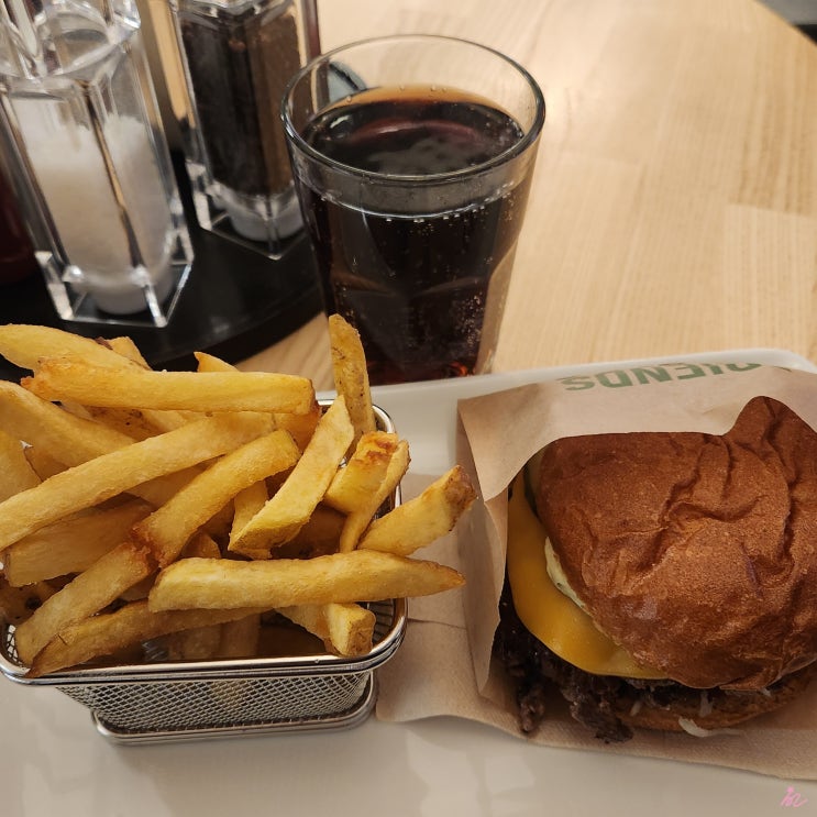  [핀란드 여행] 프렌즈 버거(Friends & Brgrs Rovaniemi) - 로바니에미 수제버거 맛집