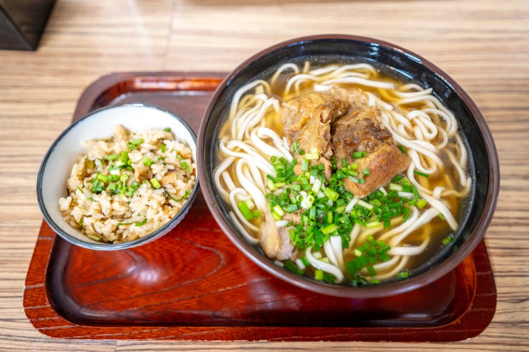  일본 오키나와 북부 맛집: 츄라우미 수족관 근처 잘 익은 오키나와 소바 사와노야 by 석영작가