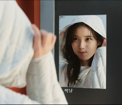 IU's Padded Jacket: Blackyak Long Padded Jacket, Lightweight Short Down Jumper Types, and Discount Tips