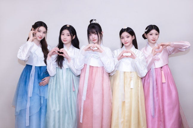 아일릿 “환한 보름달처럼 마음도 밝게 빛나길”