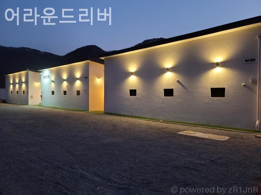 어라운드리버 풀빌라 사진