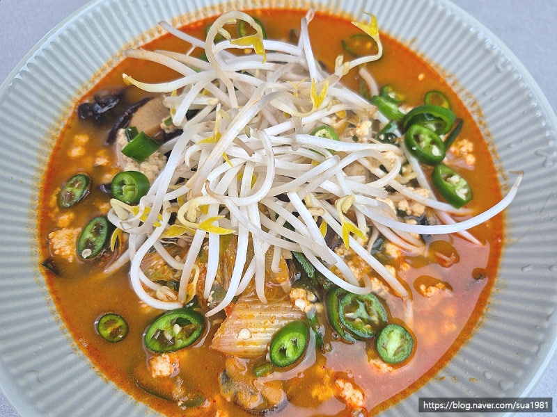 비 오는 날엔 집에서 짬뽕 만들기｜청정원 직화짬뽕과 순두부 조합이 진짜 꿀맛