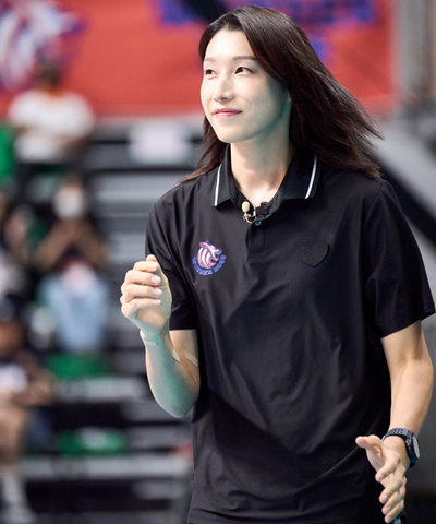 <b>김연경</b> <b>감독</b> <b>데뷔전</b> 첫 <b>승리</b>와 함께한 기분 좋은 시작