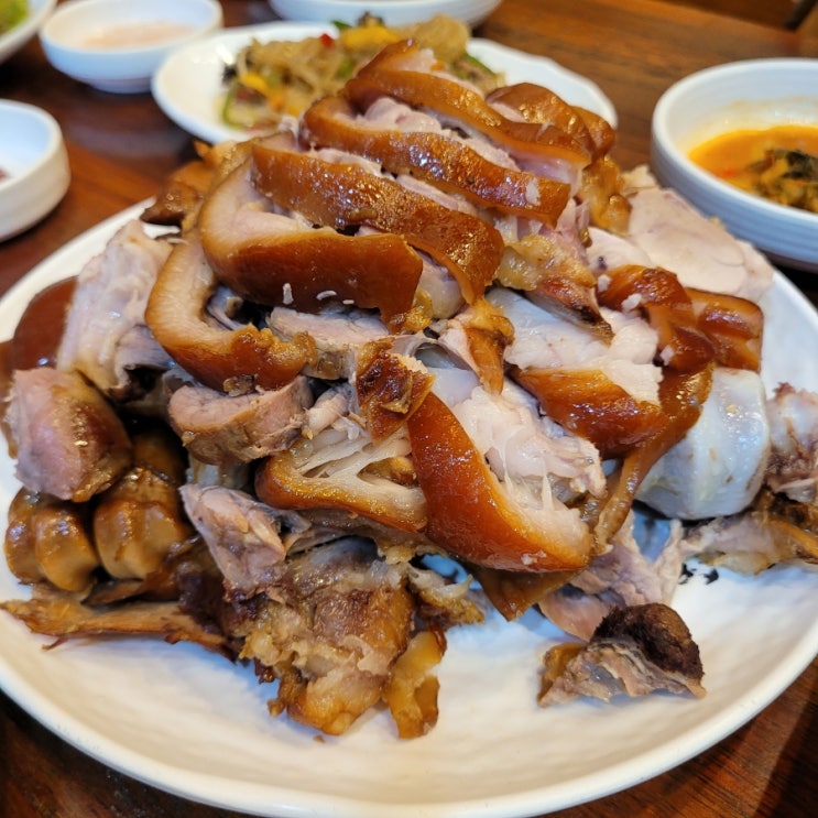  천호역맛집:[장원보쌈족발] 후기 / 반찬으로 양념게장, 잡채 나와요!