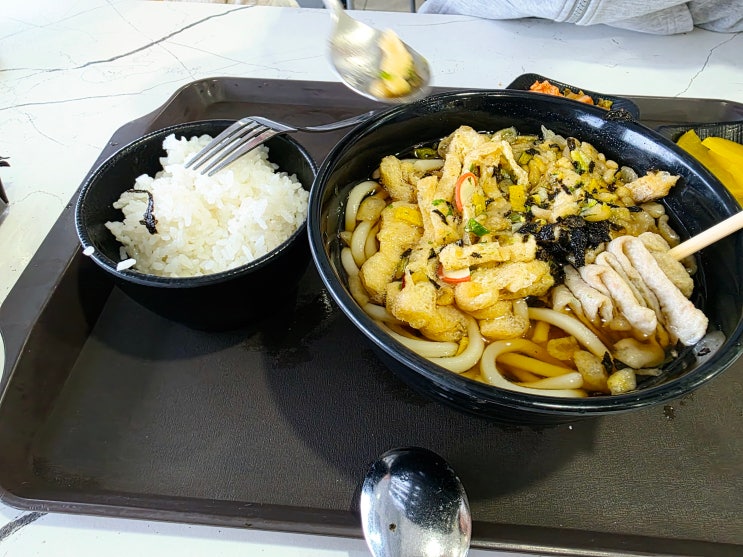  문의청남대휴게소(영덕방향) 푸드코트, 쌍둥이 육아 아빠의 파채제육덮밥 꼬치어묵우동 솔직 후기