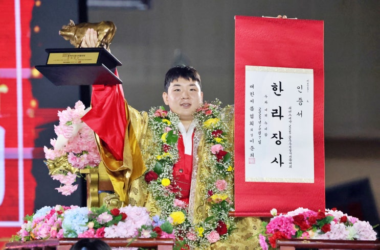 <b>김무호</b>, 추석<b>장사</b> 씨름대회 <b>3연패</b>…<b>한라장사</b> 등극