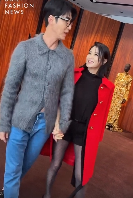  "김혜수", "차승원"과 손깍지 투샷 공개두 사람 사이 무슨 일? 팬들 반응 폭발