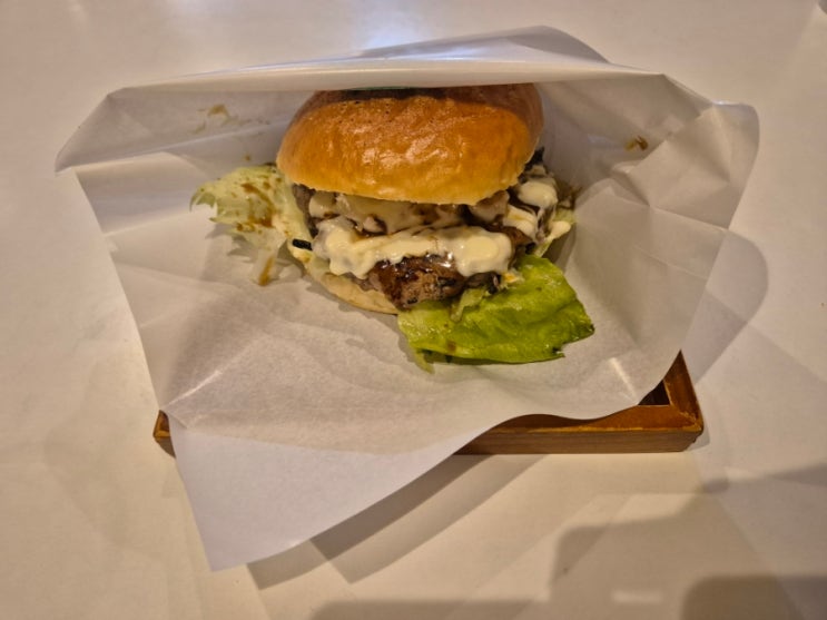  오징어와 톳이 들어간 쓰시마 버거 <쓰시마 버거 키요対馬バーガーＫｉＹｏ>