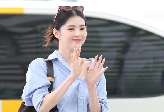 <b>한소희</b>, 이준석 SNS ‘<b>좋아요</b>... 단순 <b>실수</b>?” 네티즌 갑론을박