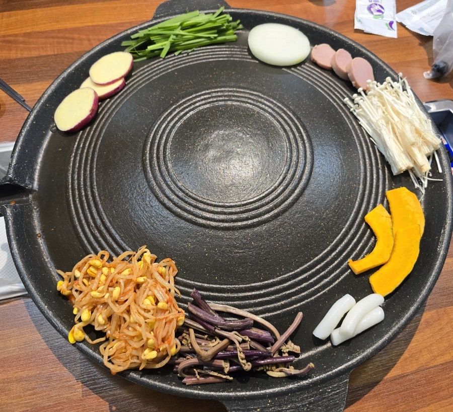 더덕솥뚜껑삼겹살 죽동점 사진 8