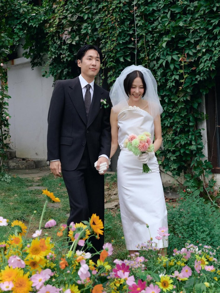  10월의 신부 김나영, 마이큐와 드디어 결실! 개성 만점 웨딩드레스 화제