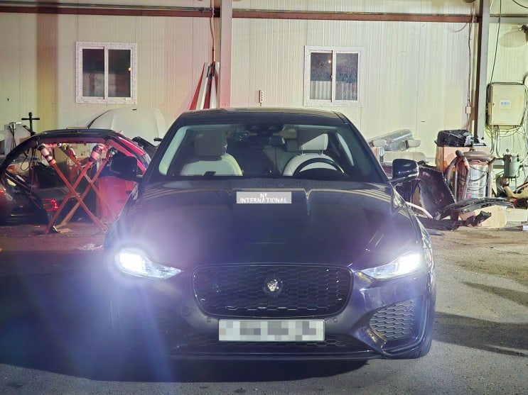  재규어 XE 20d - 전기형에서 후기형 R스포츠 범퍼와 LED헤드라이트 장착! 수도권 서울 경기 인천 수입자동차 신형개조 컨버전 바디킷 사고수리는 일급내유공업사