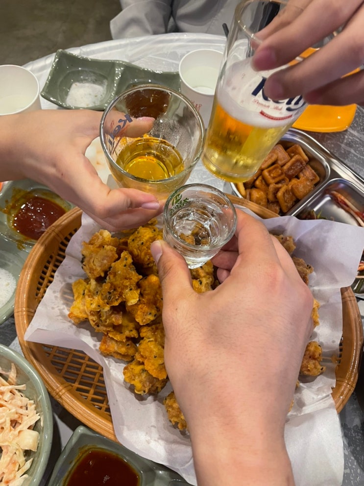  군산 수송동 술집 내돈내산 세월촌본점 후라이드순살 북적북적한 분위기맛집 2차술집 경성달빛맥주 수송동코노 군산놀거리 Feat.엔젤스코인노래방 섹시한고양이