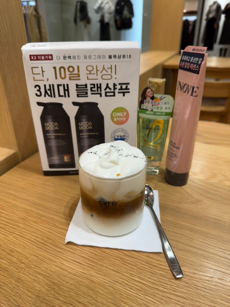찰랑거리고 탄탄한 머릿결 만들기-모다모다 제로그레이 블랙 샴푸, 어노브 컬링 에센스&로레....