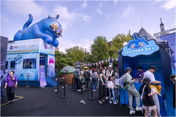  케이팝 데몬헌터스 연휴 5시간 대기 실화! 에버랜드 마비시킨 정체는?