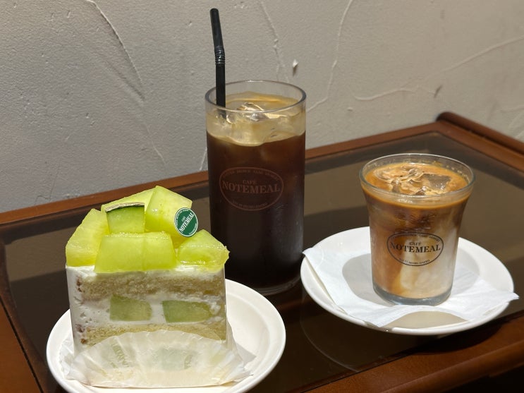  천안 봉명동 대형 애견동반카페 케이크 뷰 맛집 노트밀