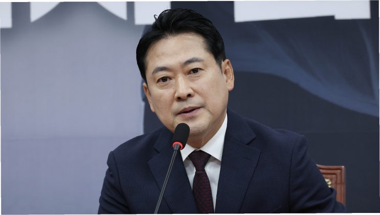 관세 협상부터 재정 준칙 도입까지: <b>장동혁</b>, 민생을 위한 해법... 