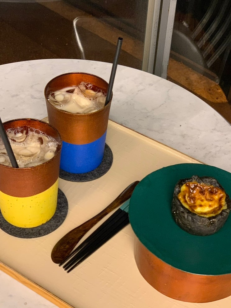  한남동 한강진역 조용하고 야외 테라스 넓은 카페 : 밀크티와 에그타르트가 맛있는 한남작업실