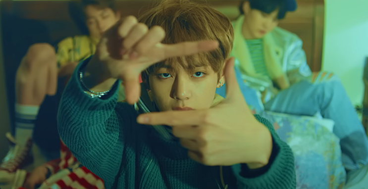 BTS ‘봄날’, <b>롤링스톤 선정</b> 21세기 최고의 <b>노래</b>!K-POP... 